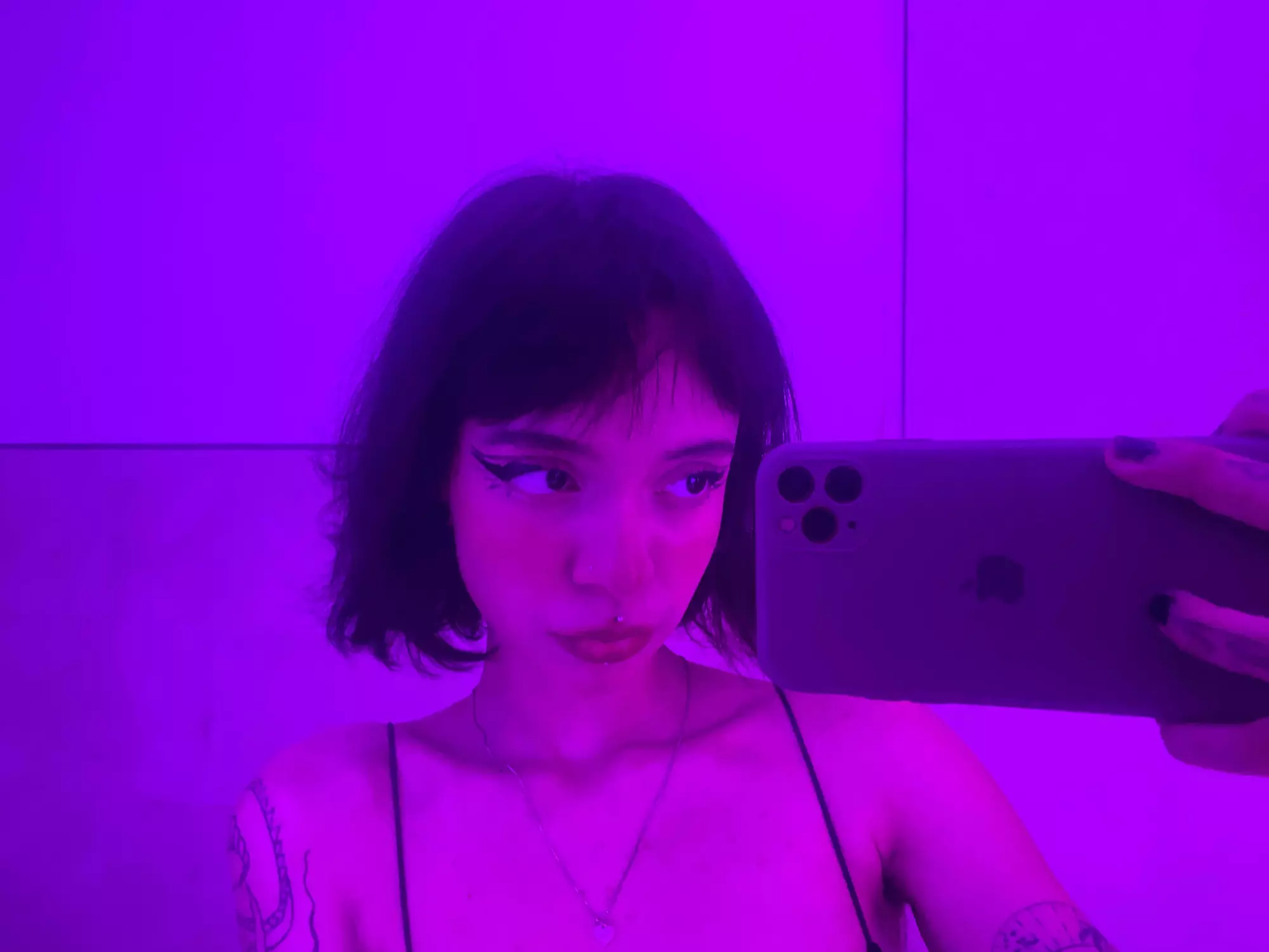 violet-lawrence profile