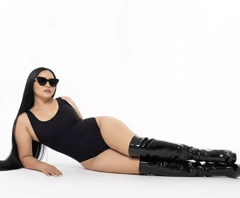 elisa-connors profile