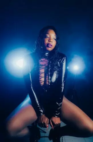 zoe-kravitts profile