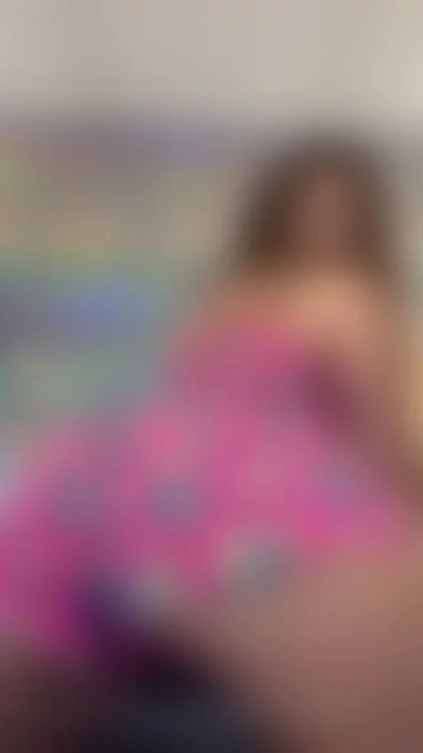 Twerking so hard I make the bed squeak! 😂😂😂 by danidaniels