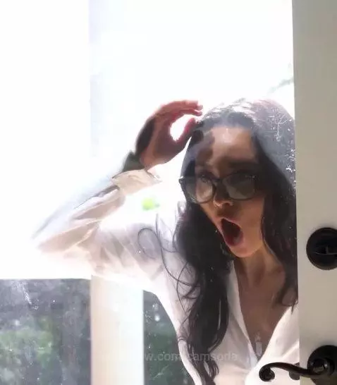 when your realtor is 'hands on' like this....   she gets 5 s... by camsoda