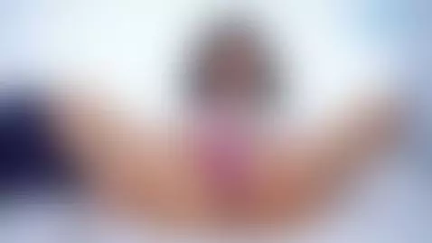 Asian hottie gives that wet pussy a rubdown! by camsoda