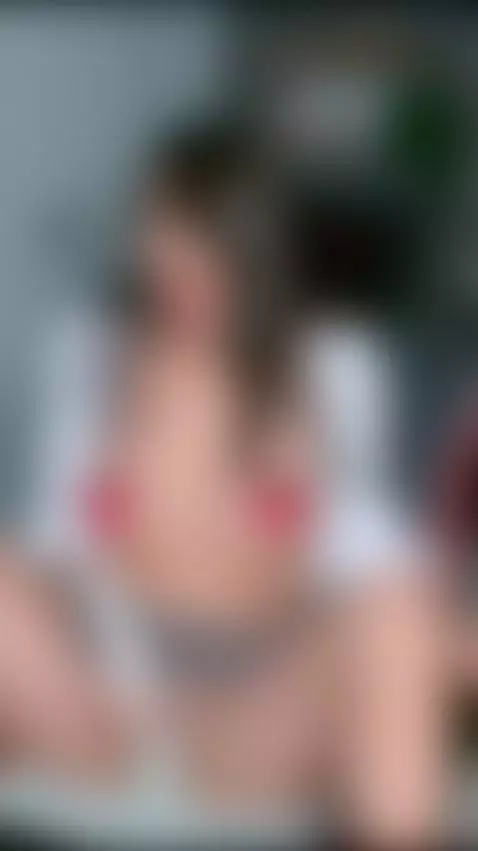 Gina valentina's FIRE ASS cums hard for us by camsoda