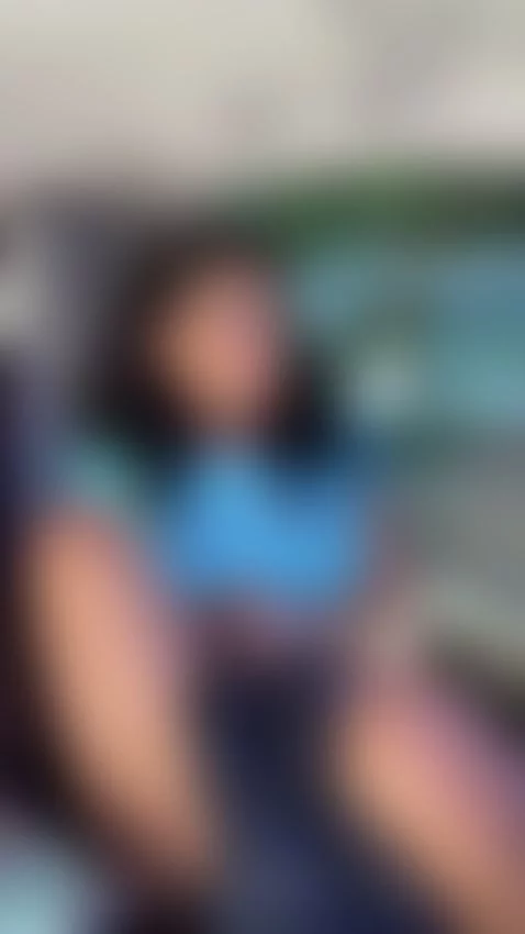 Receptionist busted jilling in the parkinglot  🤪🤪🤪 by camsoda