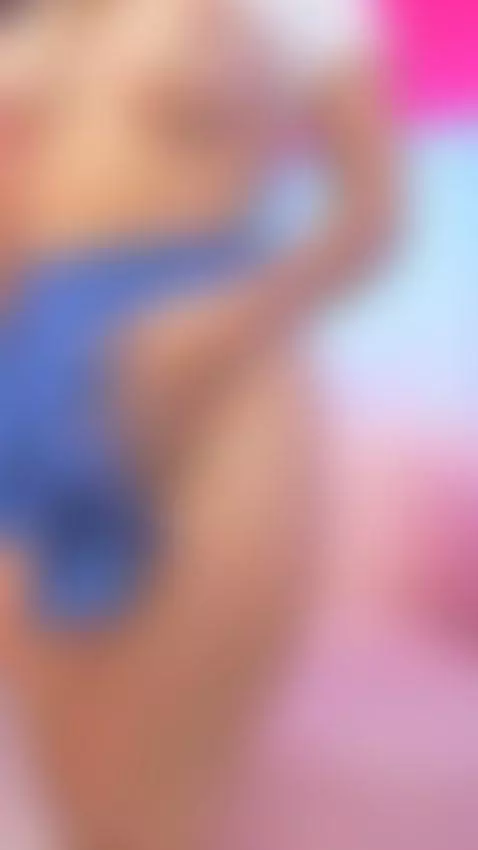 Petite slut shaking a big booty to her boyfriend's face 🍑🥵 by juanbustos