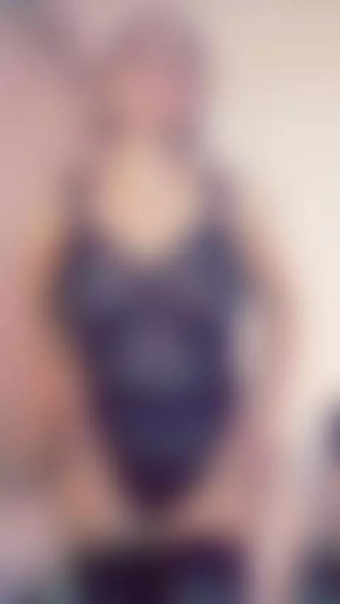 feeling so sexy.... by lauratoro