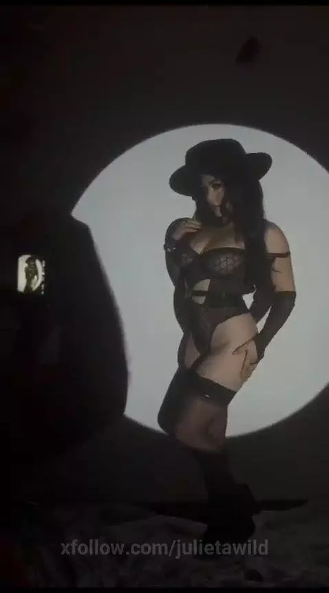 Sexy Lady Dimitrescu by julietawild