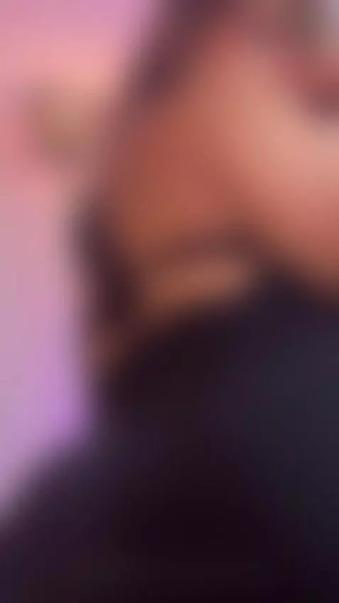 That ass wanna shake up u by laauura