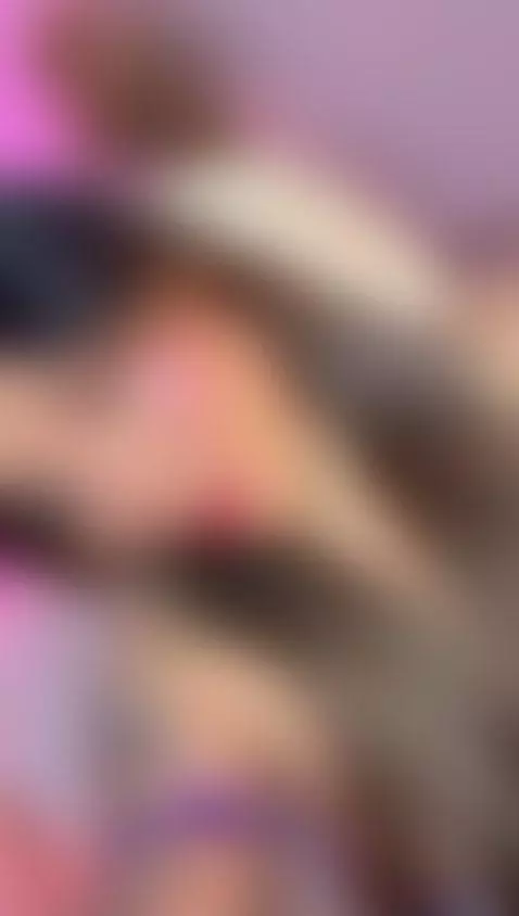 sexy Colombian woman with a mesmerizing gaze thanks to my bl... by jaydedanne