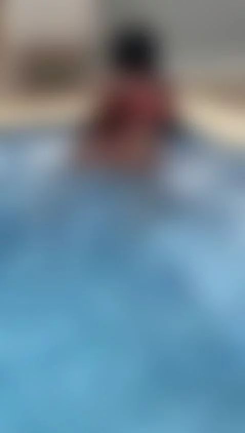 Who to fuck in the jacuzzi? by laurenlondonx