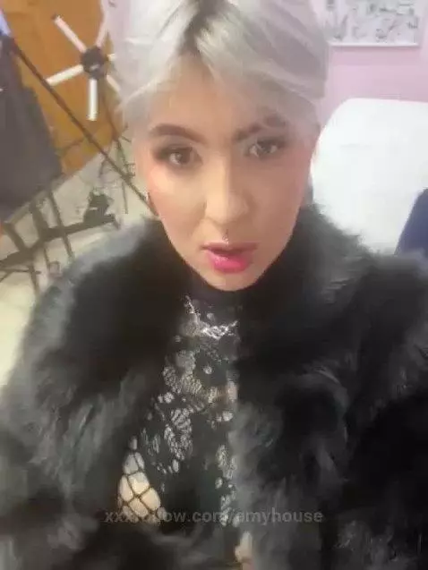 Hello guys, my fucking machine and I are waiting for you to ... by amyhouse