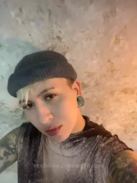 mm kiss kiss by amyhouse