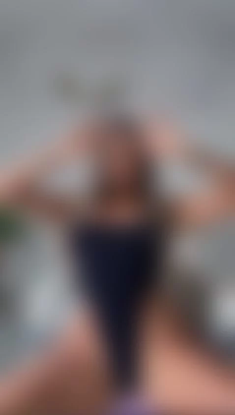 Does black look on me? by cataruiz