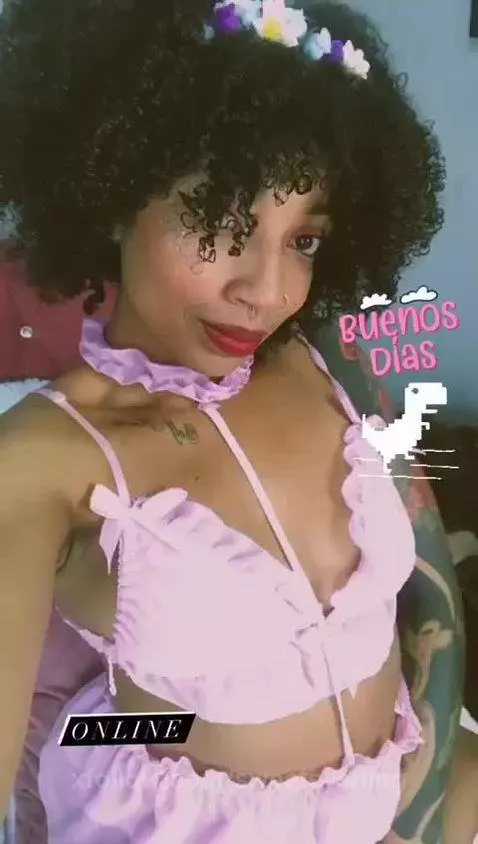 hot  and  online by sweetevening