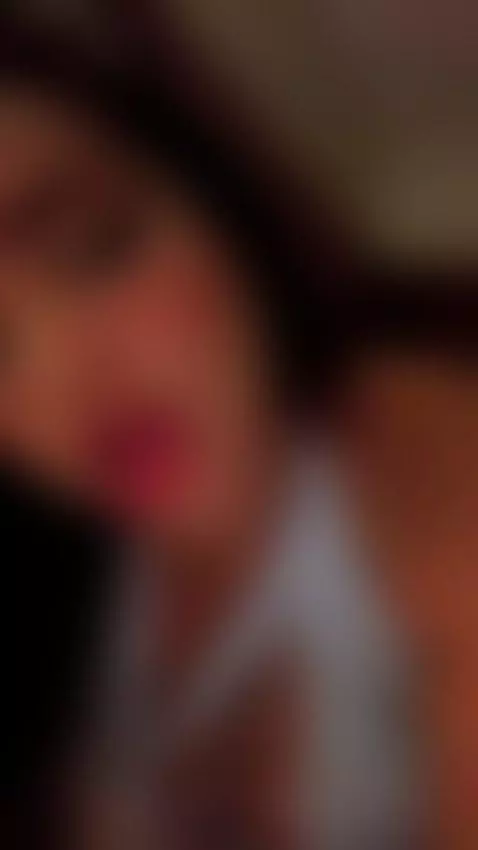 On my vacation I found a slave to whom I put my pussy by hannamiills