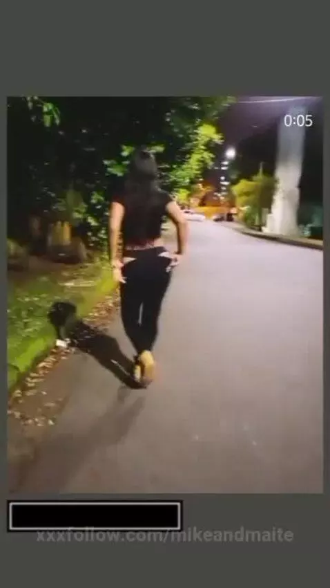 chica traviesa en la calle by mikeandmaite