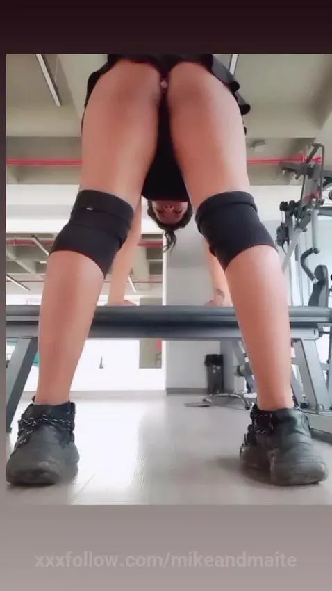 no tenia ropa interior en el gym, solo juguete en el culo. p... by mikeandmaite