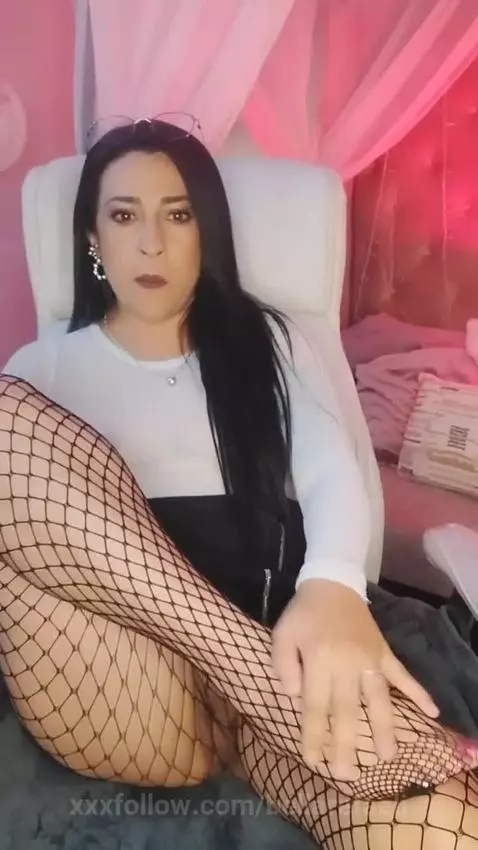 Feeling hot and teasing you 😈🤍 by bellarefaeli