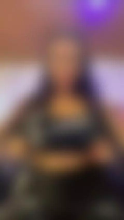 Bouncing between... What do you want? 😏😈 by maluqueen