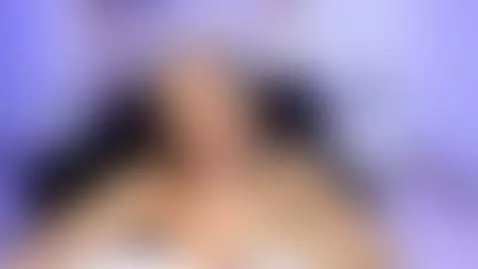 Tell me if you want kisses on your cock 🔥 by maluqueen