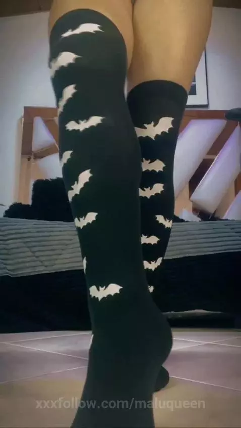 I like to celebrate Halloween look at my feet 🥰🎃 by maluqueen