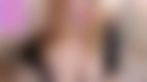 My lips wanna kiss a lot of your body 💄 by viiooleet