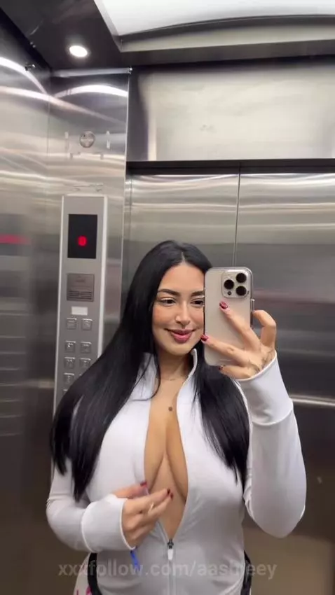 La camara de seguridad viendome😒 by aashleey