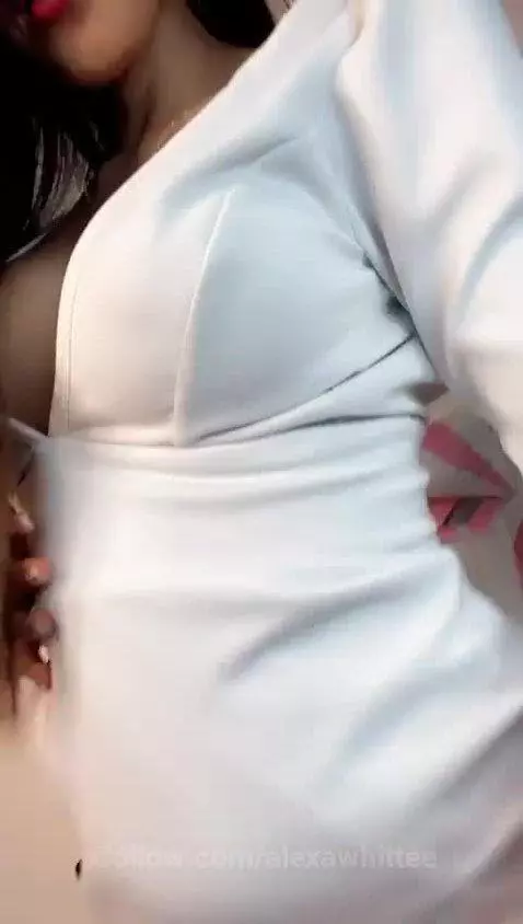 Never lose the smile, nor the sensuality 😏 by alexawhittee