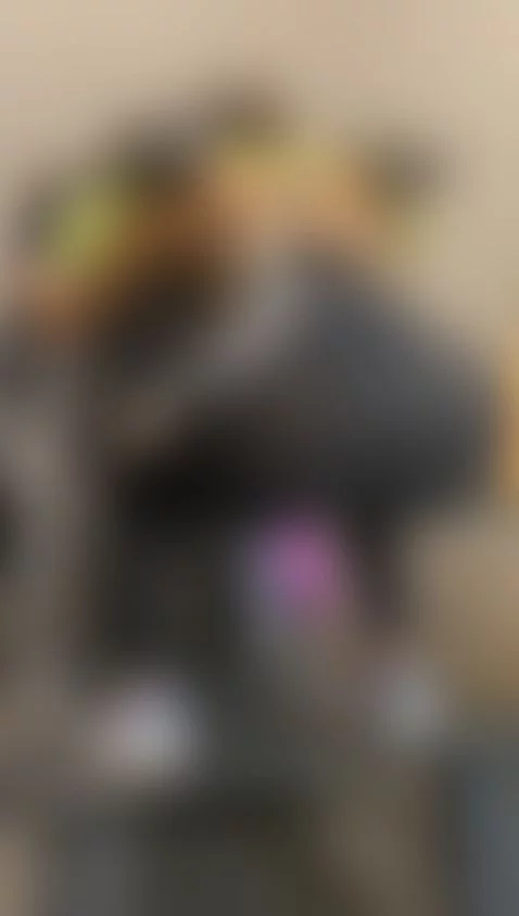 Preparing my legs for the pose that I like the most 😳 by alexawhittee