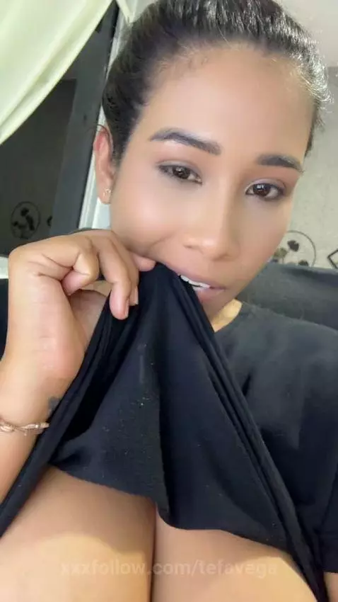 Shhhhh, I have visitors at home. See you online tomorrow. by tefavega