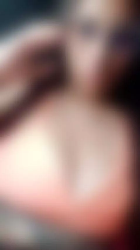 en el bus ..... muy caliente rumbo a la universidad....mmmmm by kendraharper