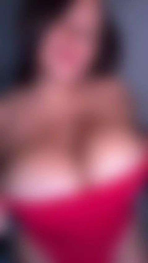 This is a perfect titty drop 🔥 by paulaturbay