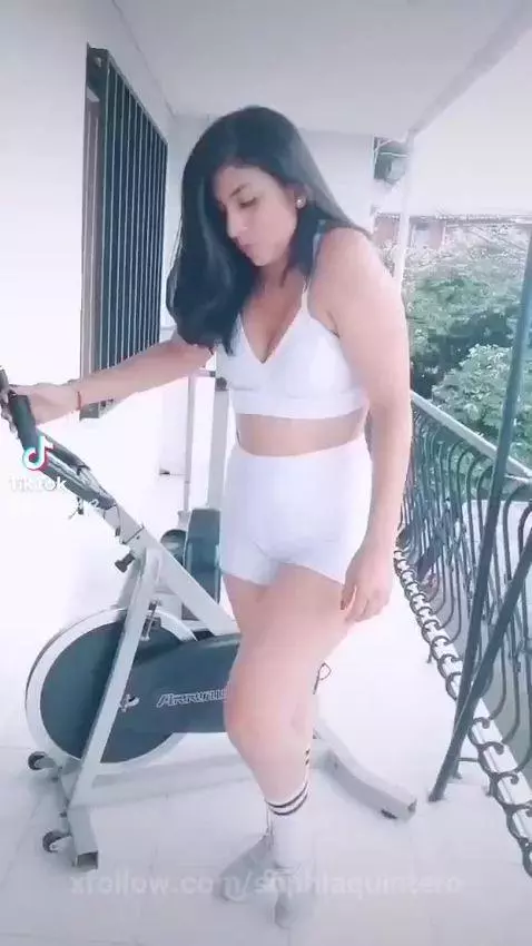 https://www.tiktok.com/@sophiaq69?lang=es by sophiaquintero