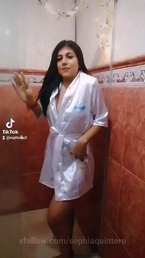 https://www.tiktok.com/@sophiaq69?lang=es by sophiaquintero
