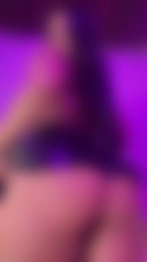 Come and see what I have under my skirt by saragarrciia