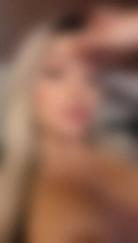 blonde hot!🔥🔥 by sarahowens