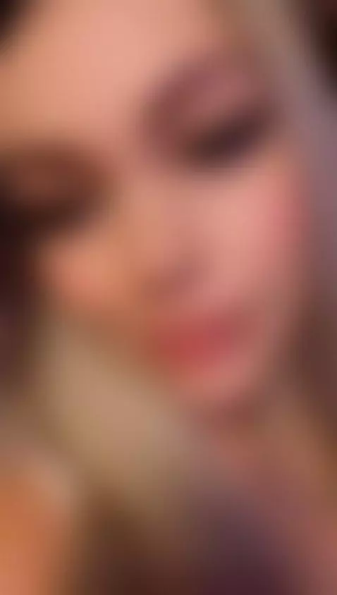 KISS ME 💋 by sarahowens