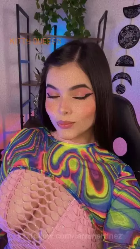 bigboobs, amateur, cuteface by laramartinez