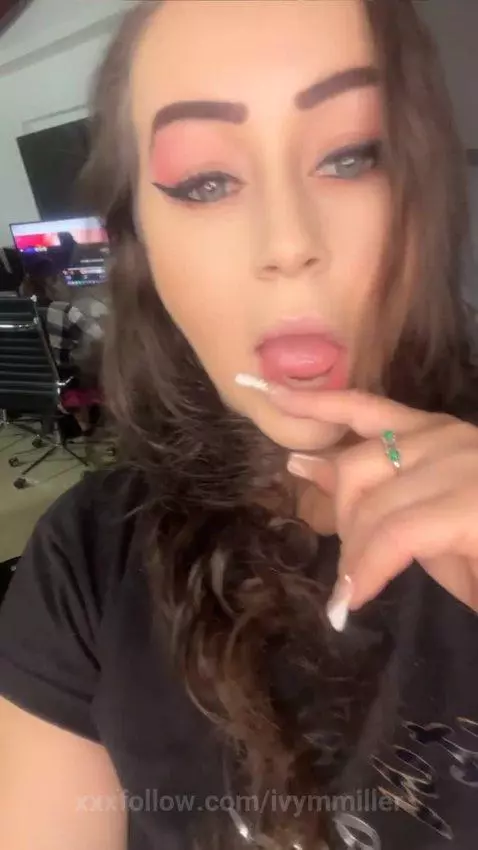 shhh 🫢
#ivymmiller #latinahot #bigboobs #milf #naturalboobs by ivymmiller