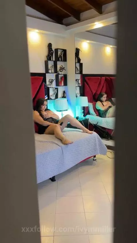 do you observe me? 
camsoda.com/ivymmiller
#ivymmiller #spy ... by ivymmiller