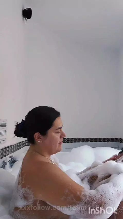 jacuzzi, latinas, bigass by tatim1104