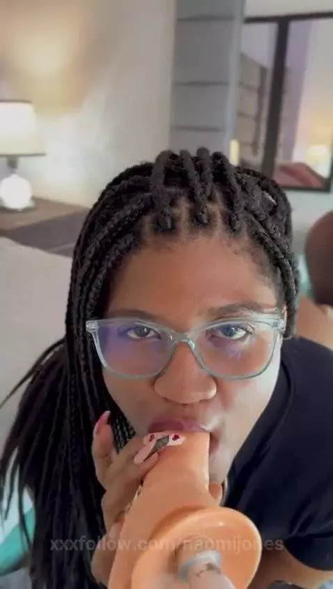 Pov deepthroat by naomijones