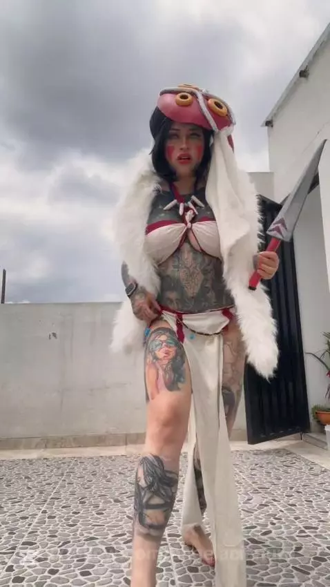 exhibicionism in street by angelacianuro