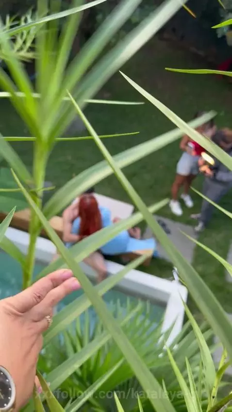 nos estaban espiando 😩🎥 by kataleya-g