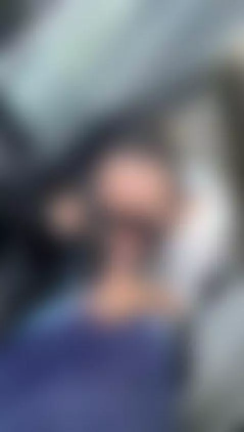 en un estacionamiento cualquier espacio es bueno parq una bu... by kataleya-g