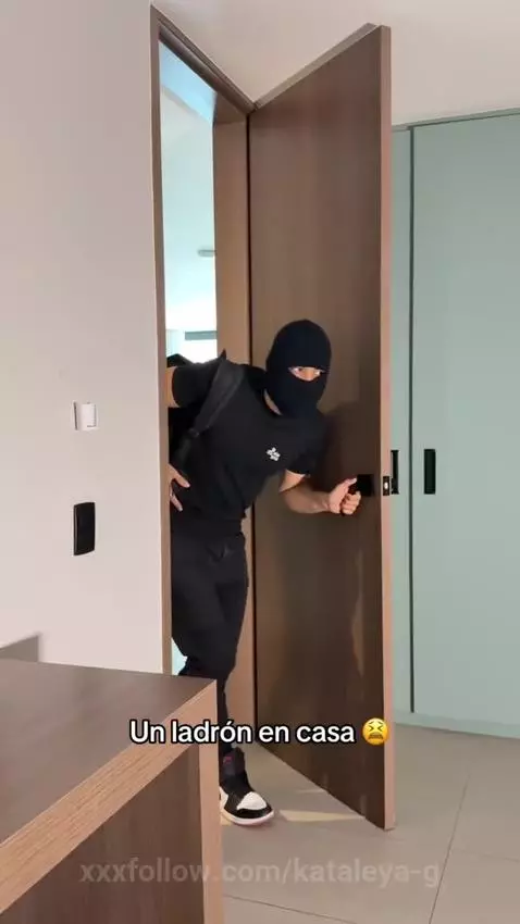 😫😫😫😫 chicos me entro un ladron😈🙈 by kataleya-g