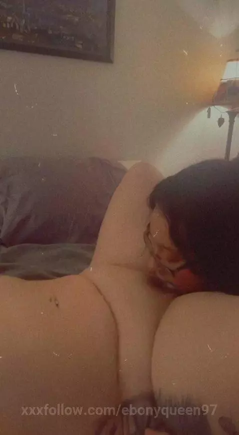 do you like girls who like girls? by ebonyqueen97