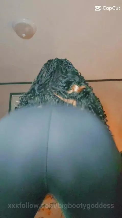 sexy leggings tease by bigbootygoddess