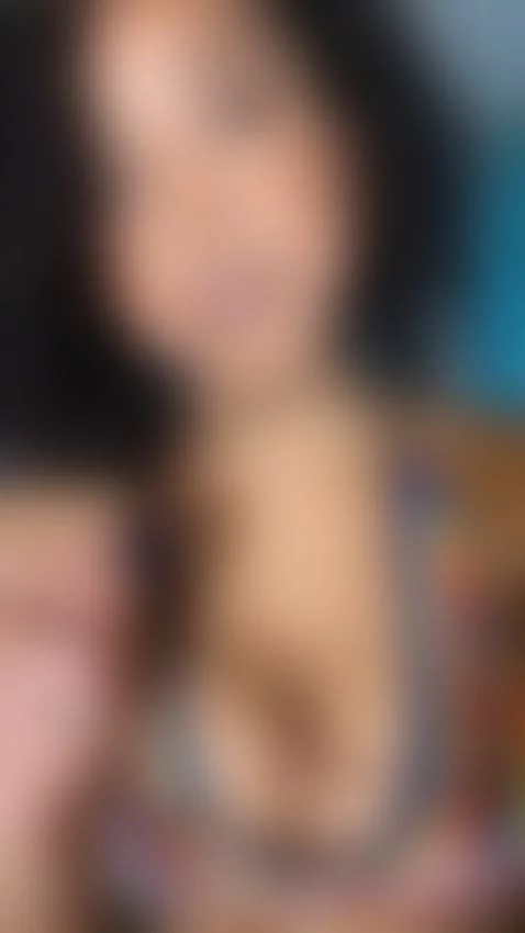 I usually go live around 1am(est)
The days aren’t consistent... by foxdecemeber