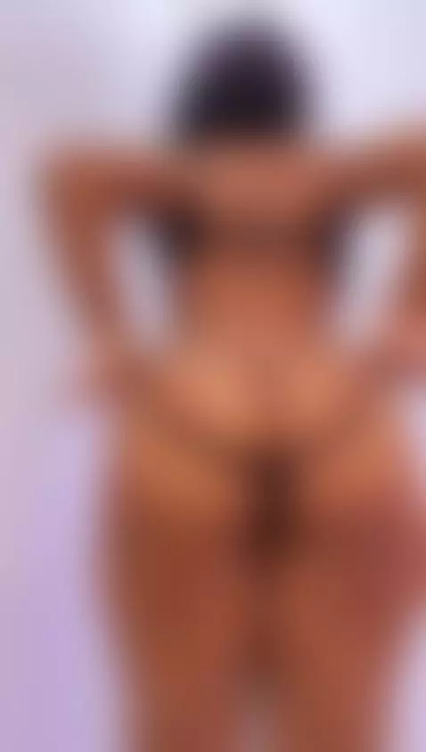 bigass, bigtits, assshaking by lizziierose